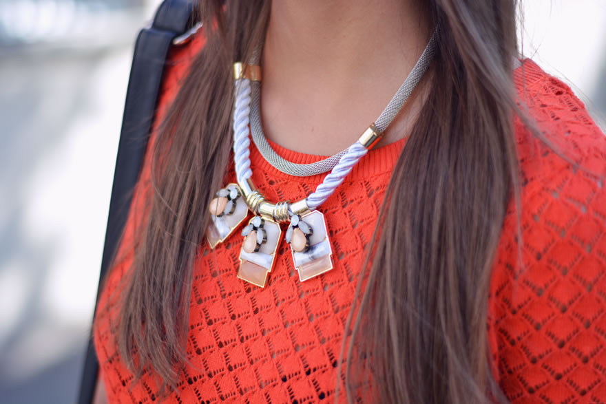 collier plastron