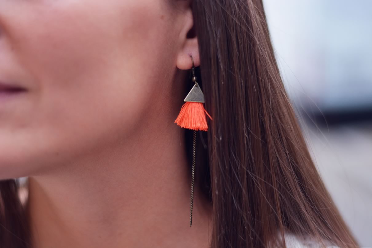boucle d oreilles pompons oranges