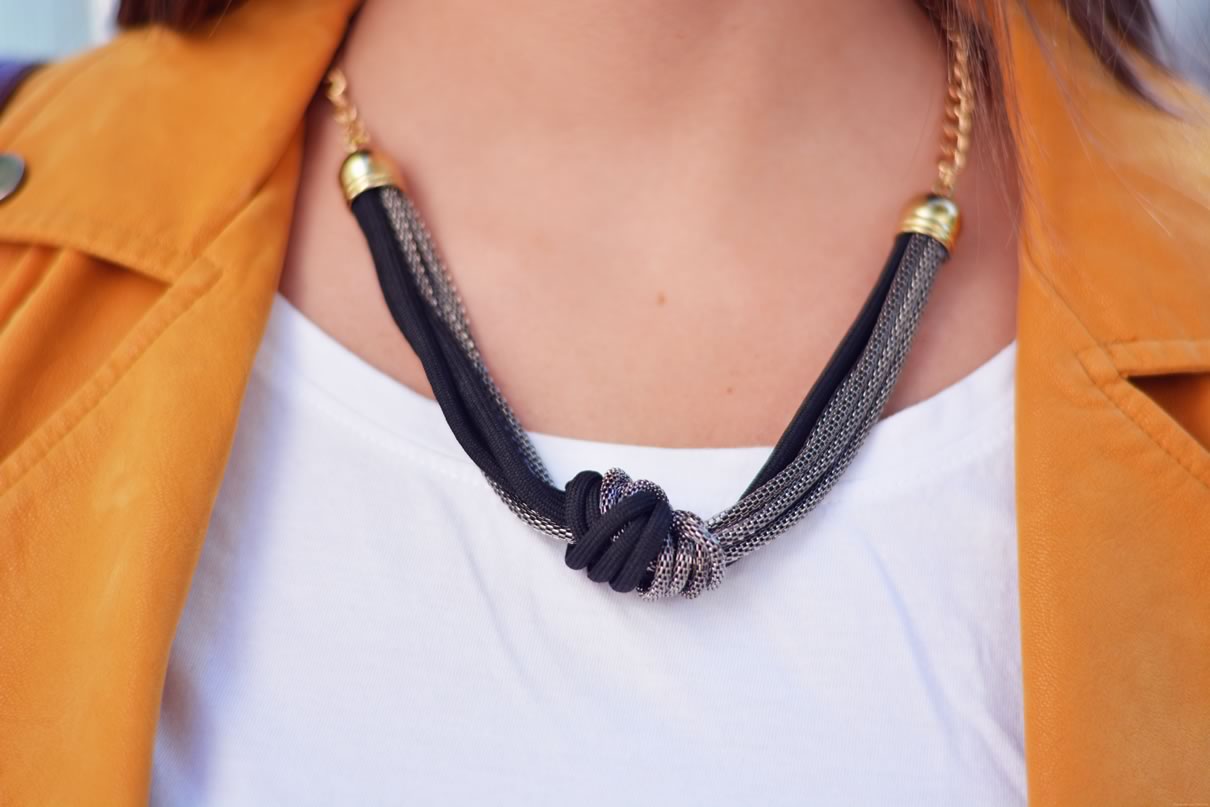 collier chaines metal noeud