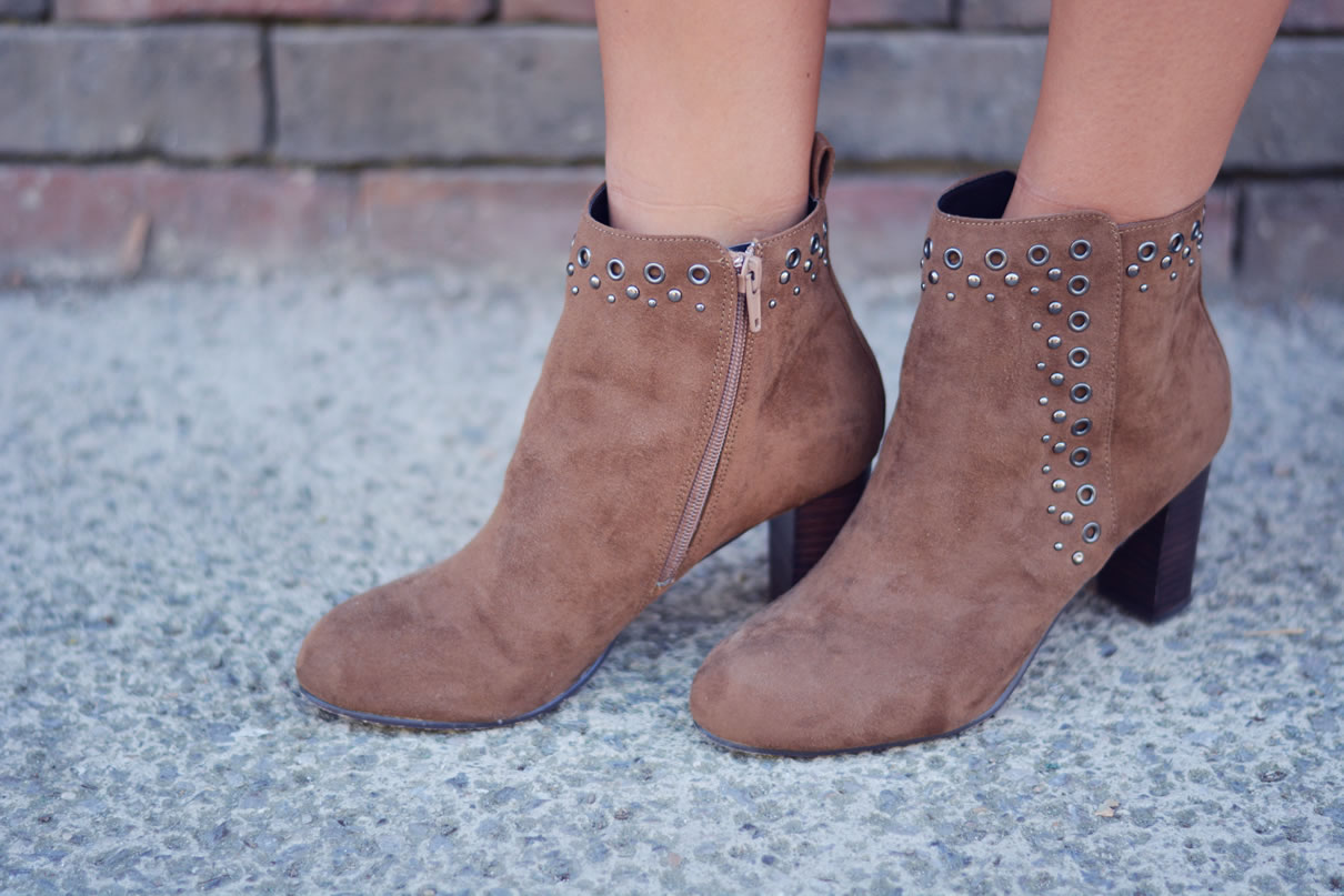bottines en daim cloutees