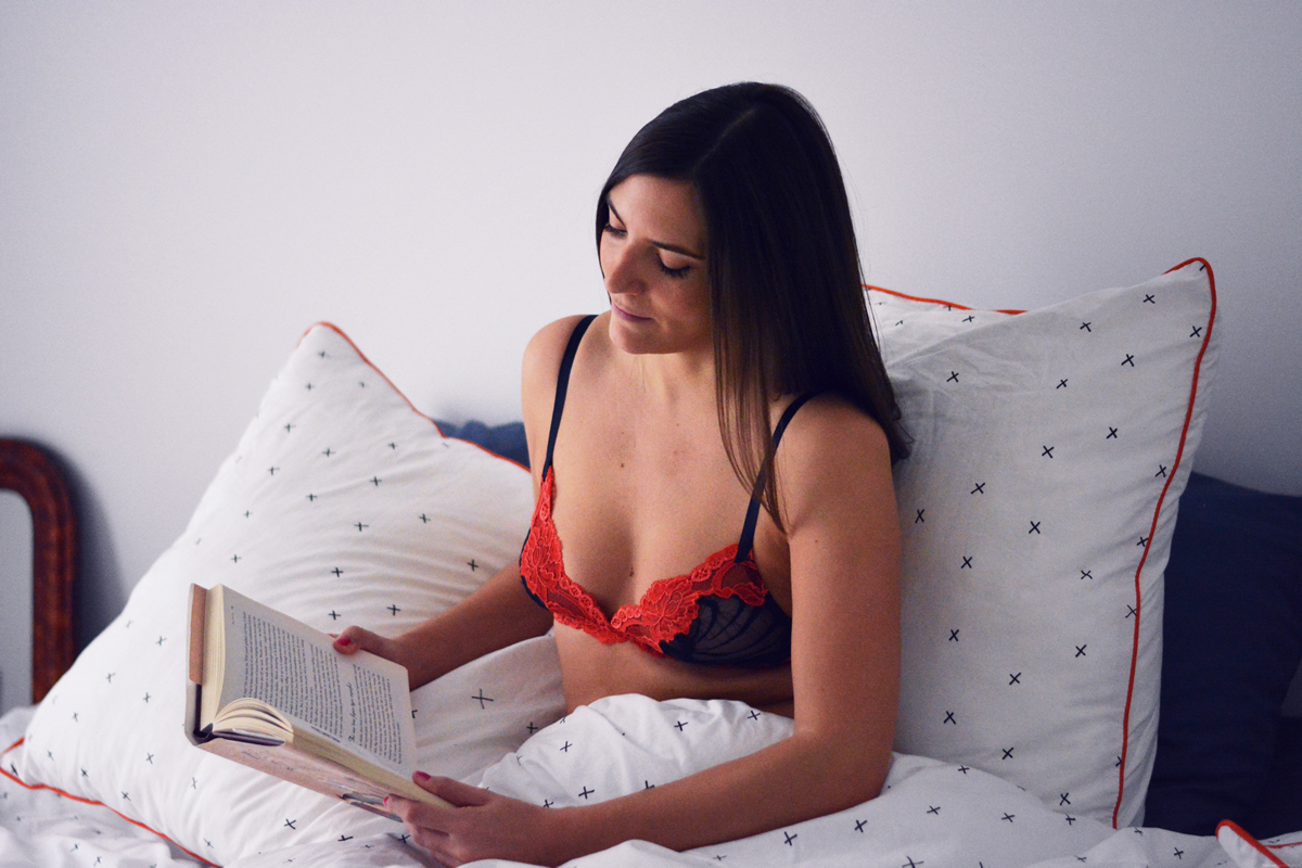 lingerie-dentelle-bleue-orange