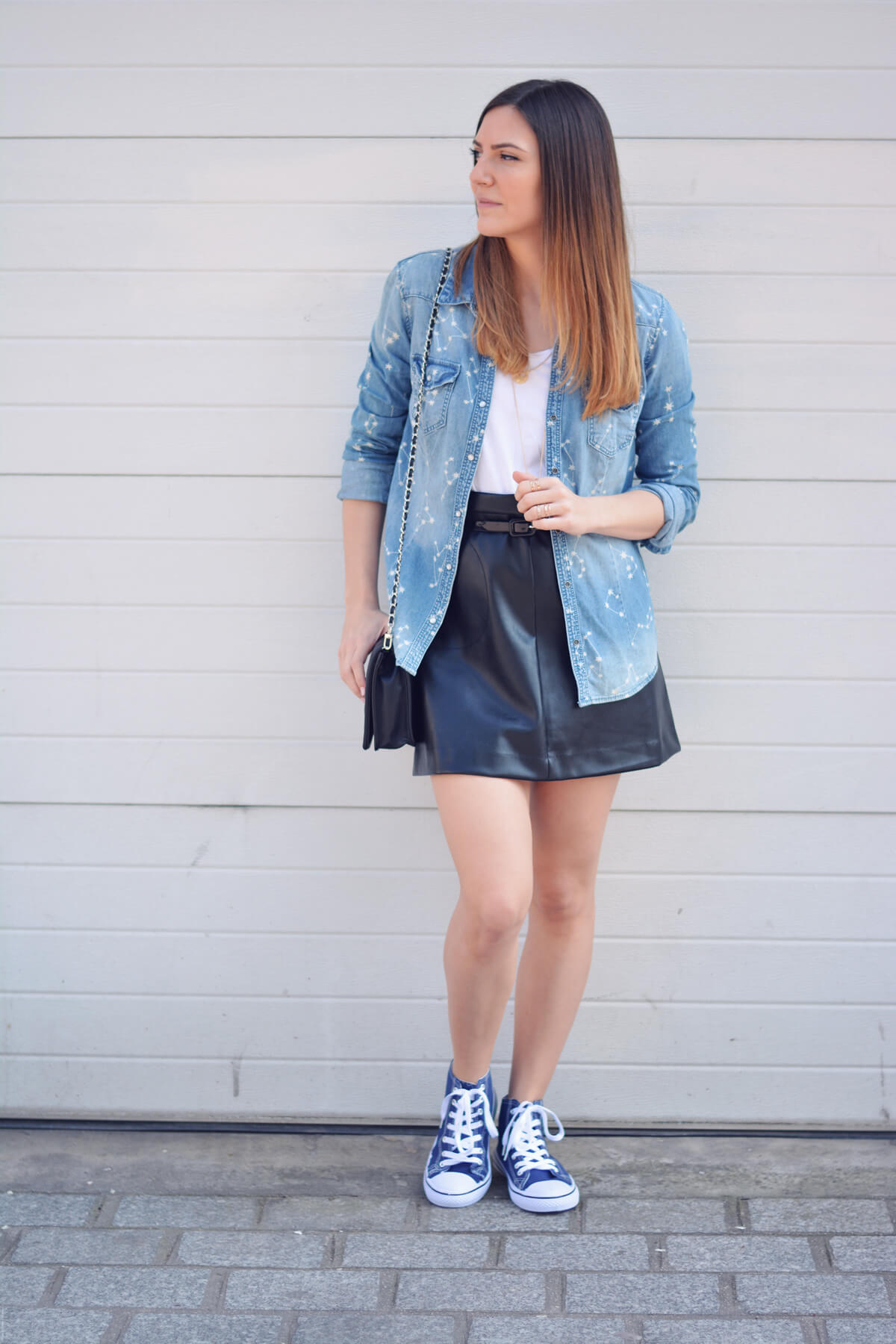 comment porter la jupe en simili blogueuse mode paris les caprices d iris