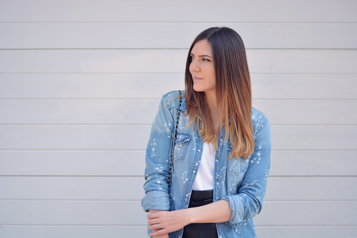 look avec veste en jean blogueuse mode les caprices d iris