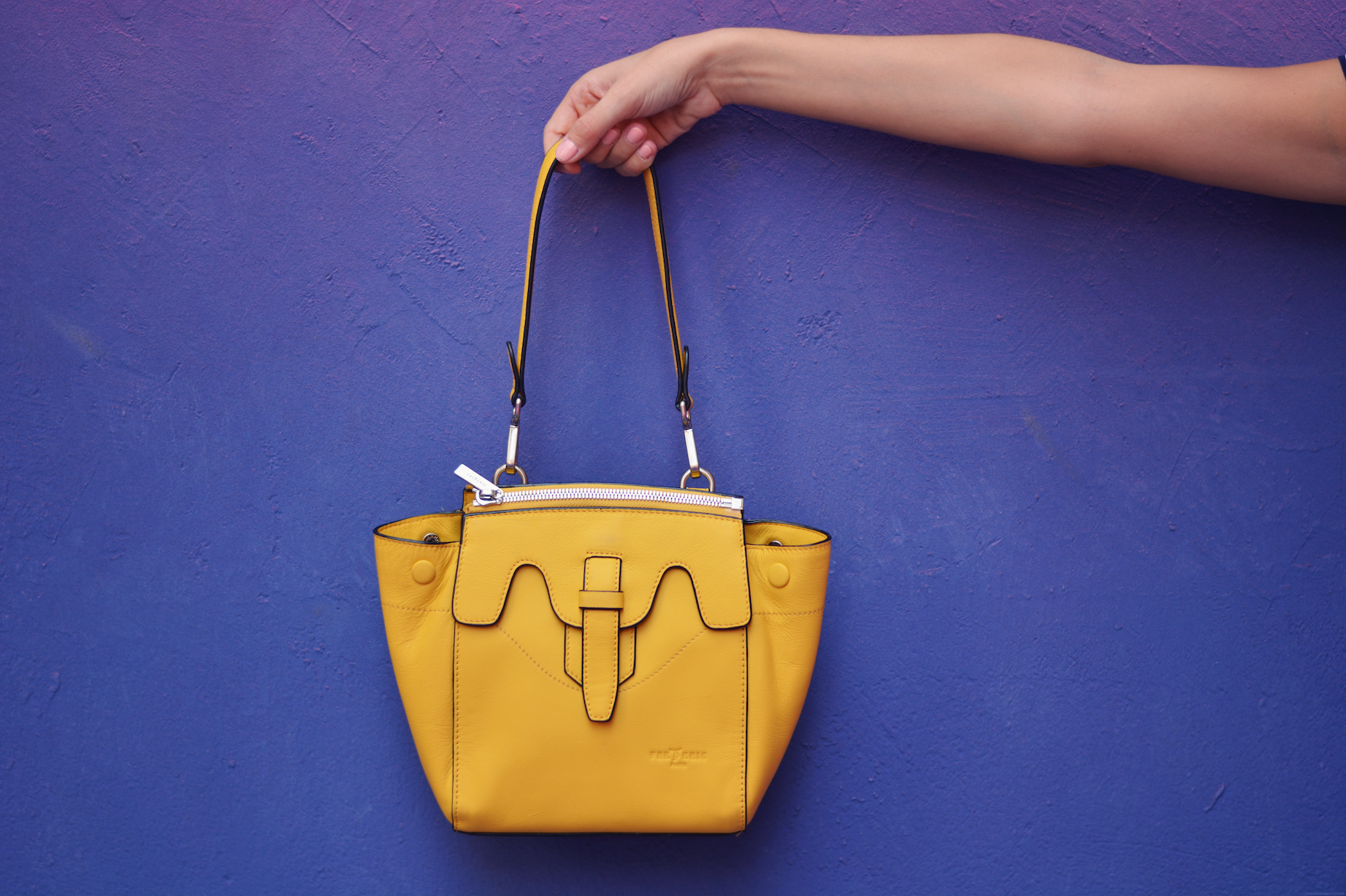 sac jaune en cuir blog mode les caprices. diris