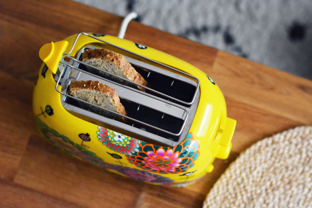 grille pain jaune pylone Les Caprices d'Iris